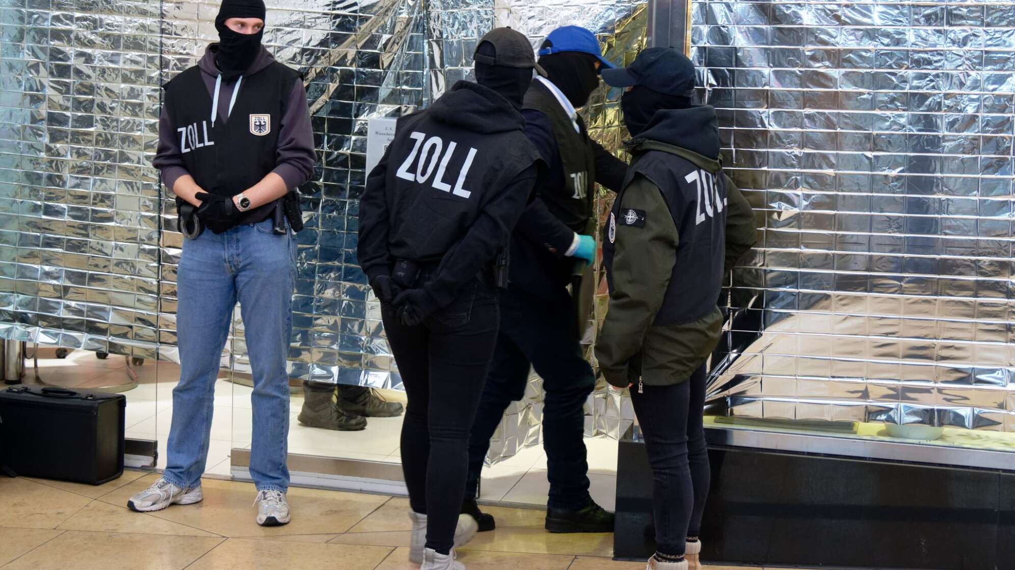 Großrazzia gegen Schwarzarbeit in Nagelstudios