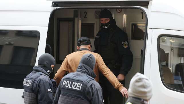 Großrazzia gegen Schwarzarbeit in Nagelstudios