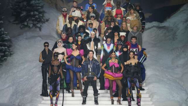 «Heated Rivalry»-Star Hudson Williams gibt Laufsteg-Debüt