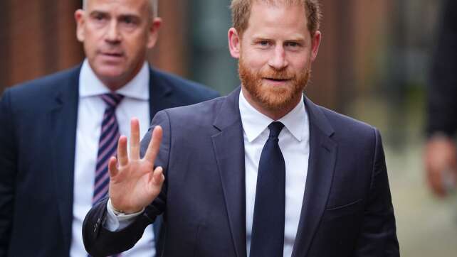 Bespitzelungsprozess: Prinz Harry trifft am Gericht ein