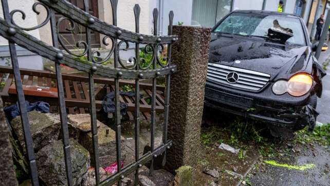 Mann fuhr Ehefrau und Kind an - Anklage wegen Mordversuchs