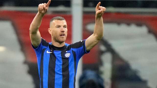 Transfer von Starstürmer Edin Dzeko zu Schalke fast perfekt