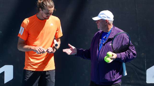 Nach Schrecksekunde: Zverev trainiert normal in Melbourne