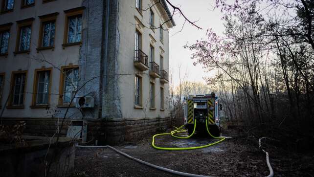 Feuer wütet auf historischem Gelände nahe Goebbels-Villa