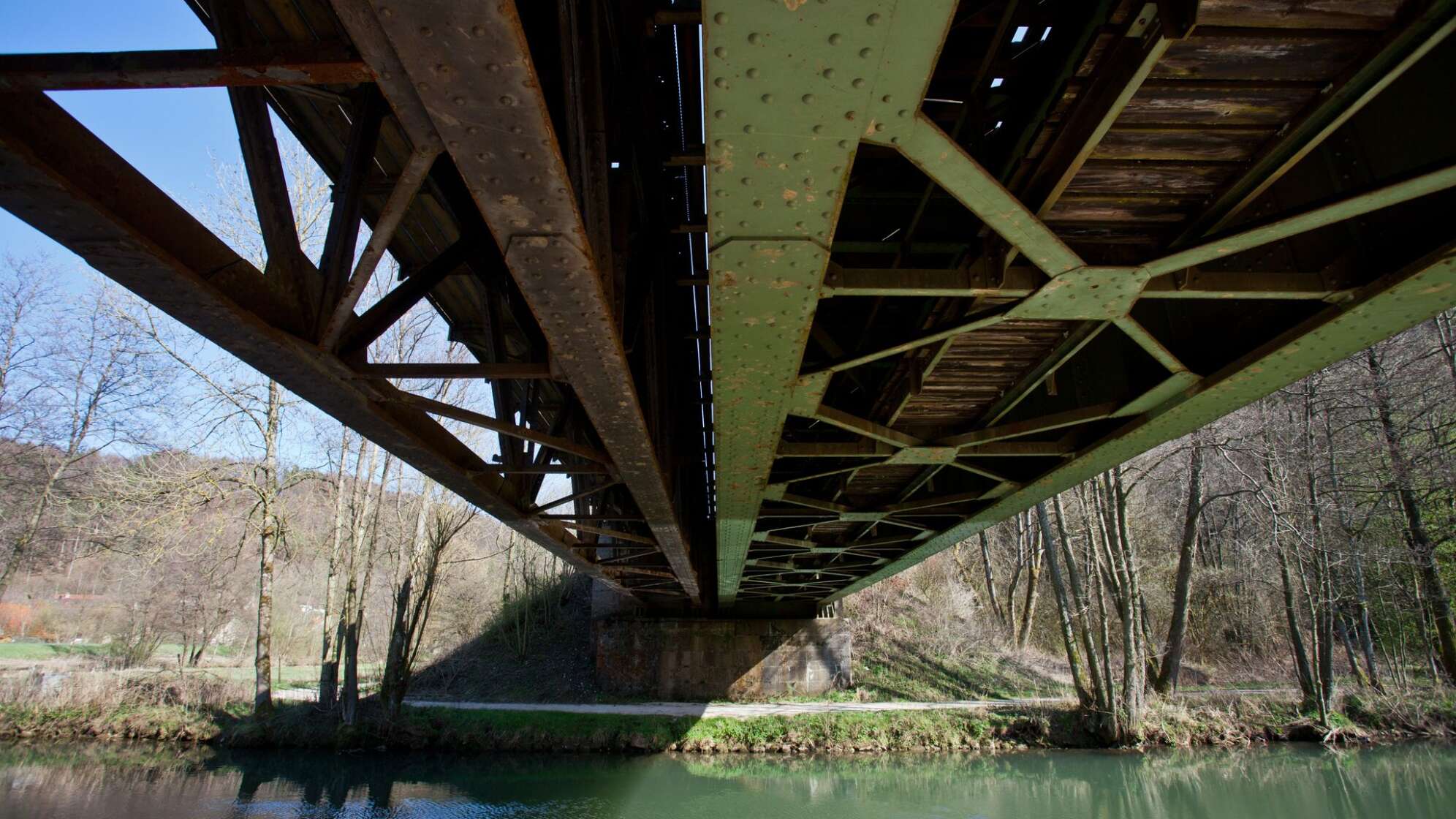 Historische Eisenbahn-Stahlbrücke im Pegnitztal