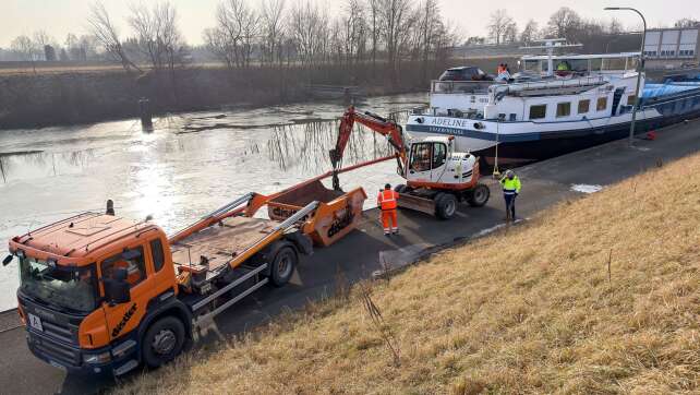 Main-Donau-Kanal bei Forchheim nach Schiffsunfall gesperrt