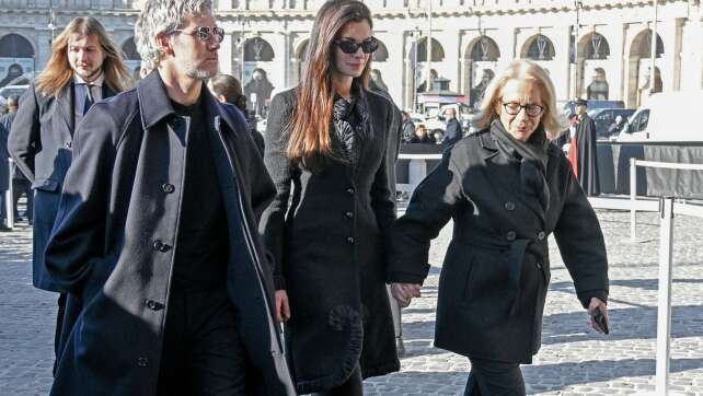 Trauerfeier mit Stars für Modemacher Valentino in Rom