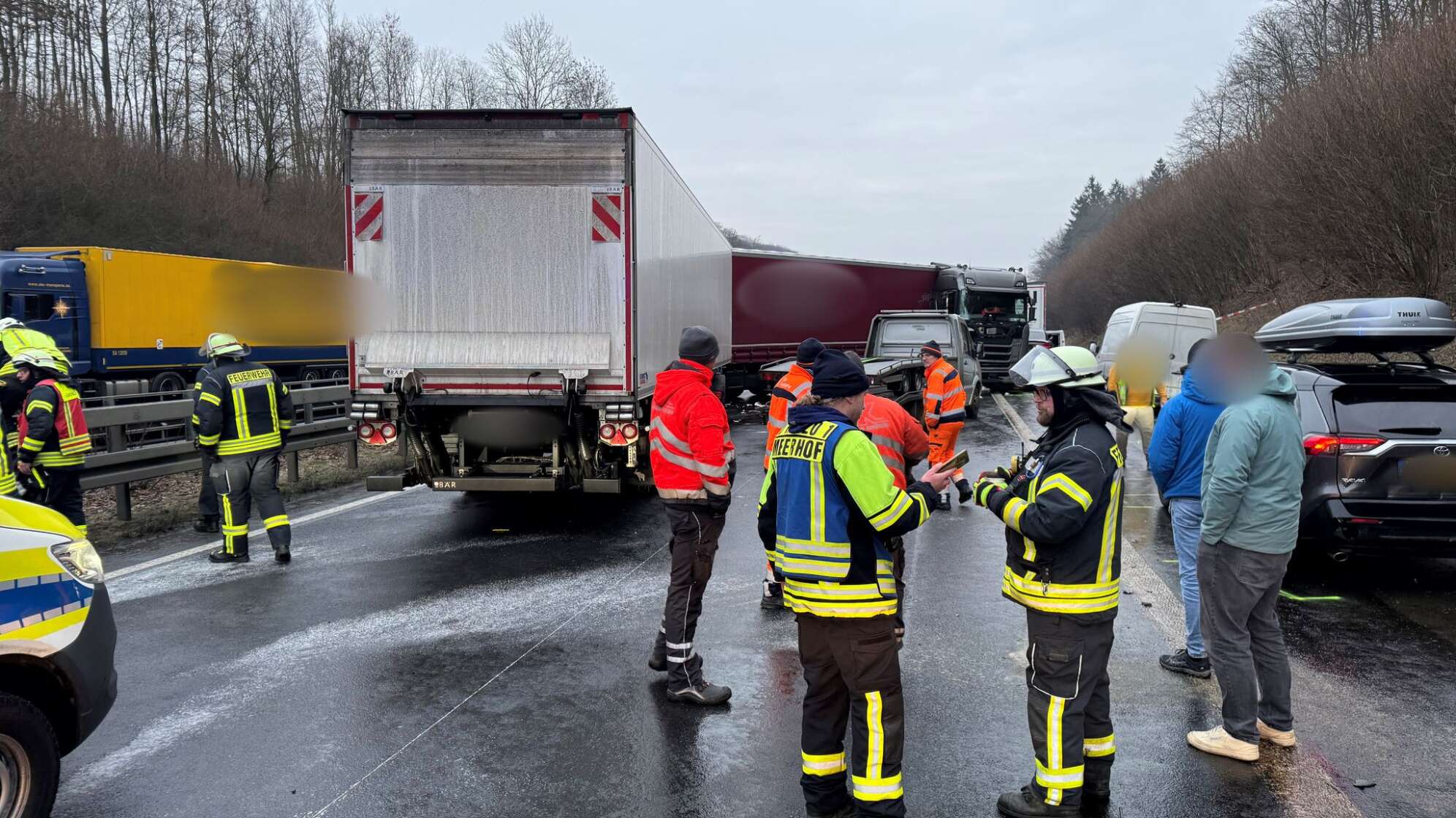 Unfallserie auf der A44 - Tote und Verletzte