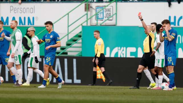 Trotz Blitz-Rot: Fürth erkämpft sich 0:0 gegen Braunschweig