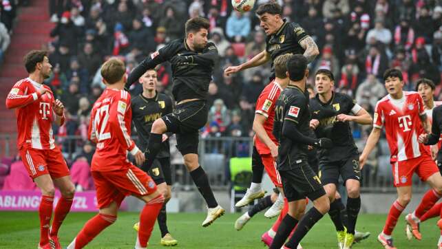 Erste Pleite für den FC Bayern - Verfolger BVB souverän