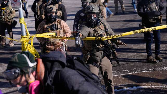 Was wir über die Schüsse in Minneapolis wissen und was nicht