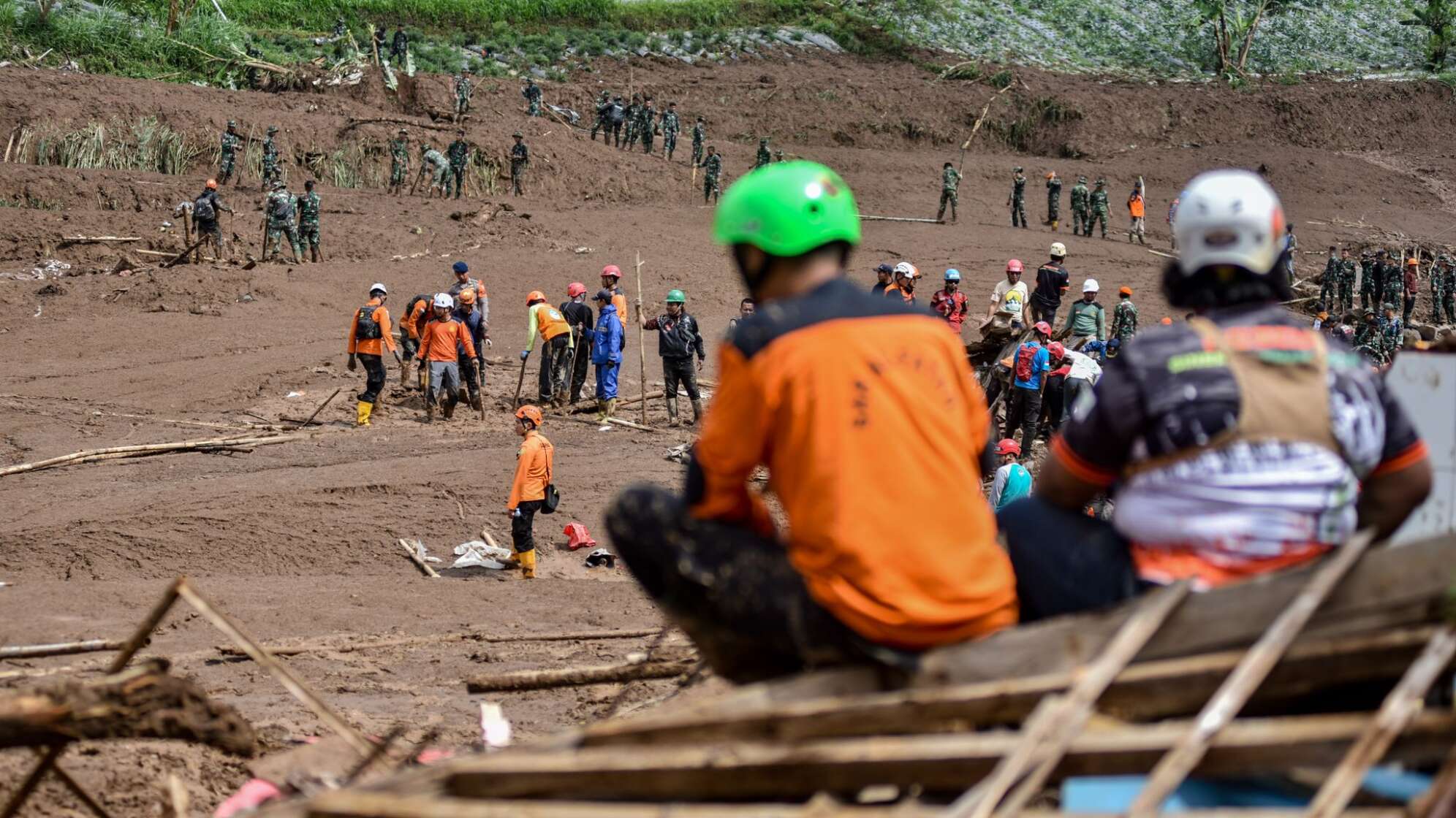 Nach dem Erdrutsch in Indonesien