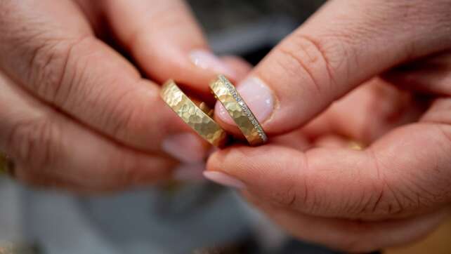Hochzeit gerettet - Bürgermeister kommt mit dem Schneepflug