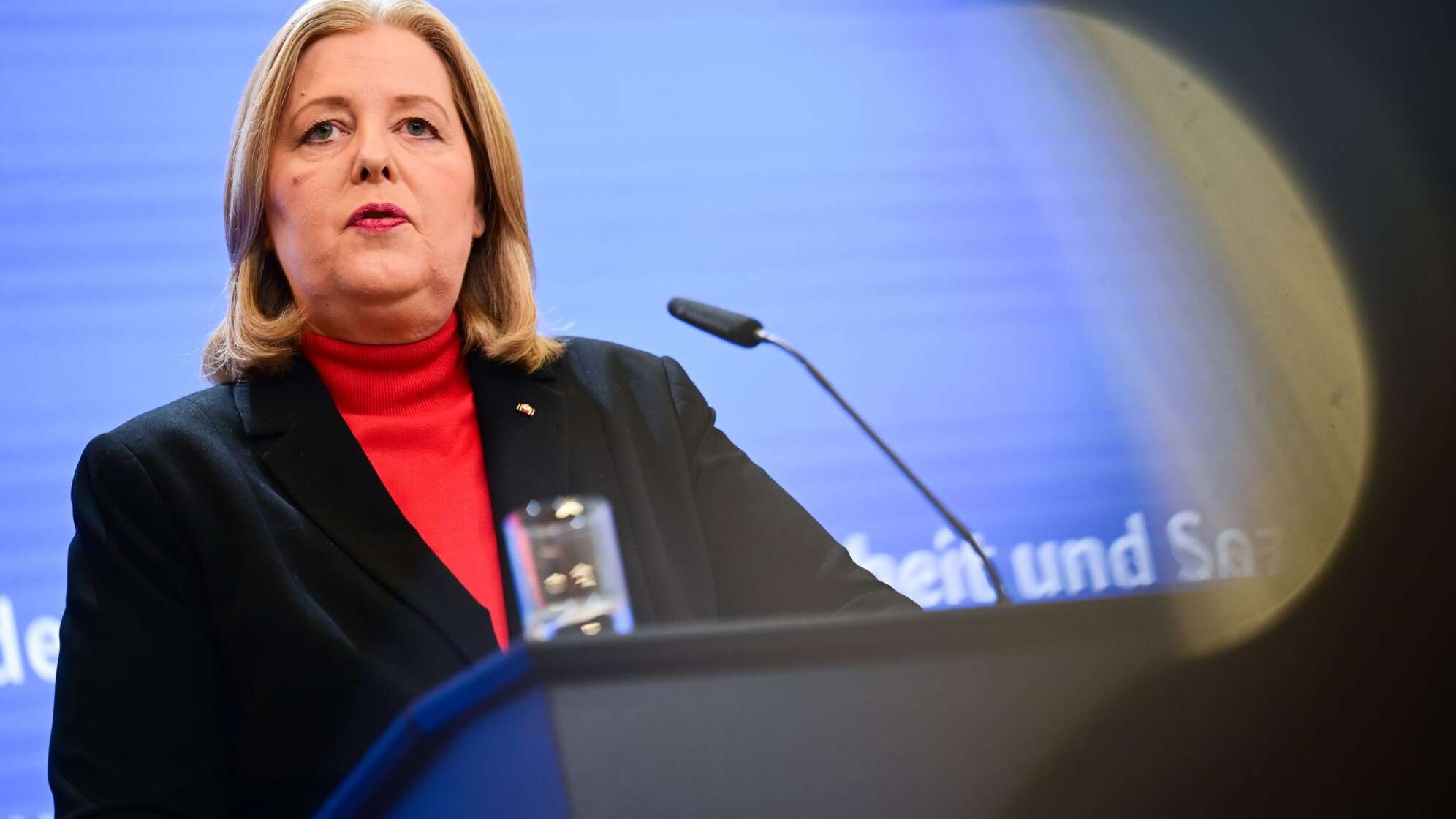 Übergabe Bericht der Kommission zur Sozialstaatsreform