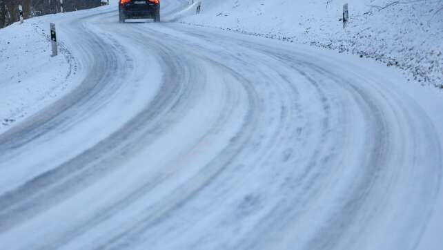 Glätte und Nebel: Autofahrer müssen weiter aufpassen