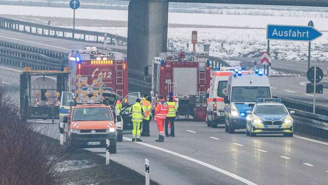 Mutmaßlicher Sprengstoff auf A3 - zwei Festnahmen