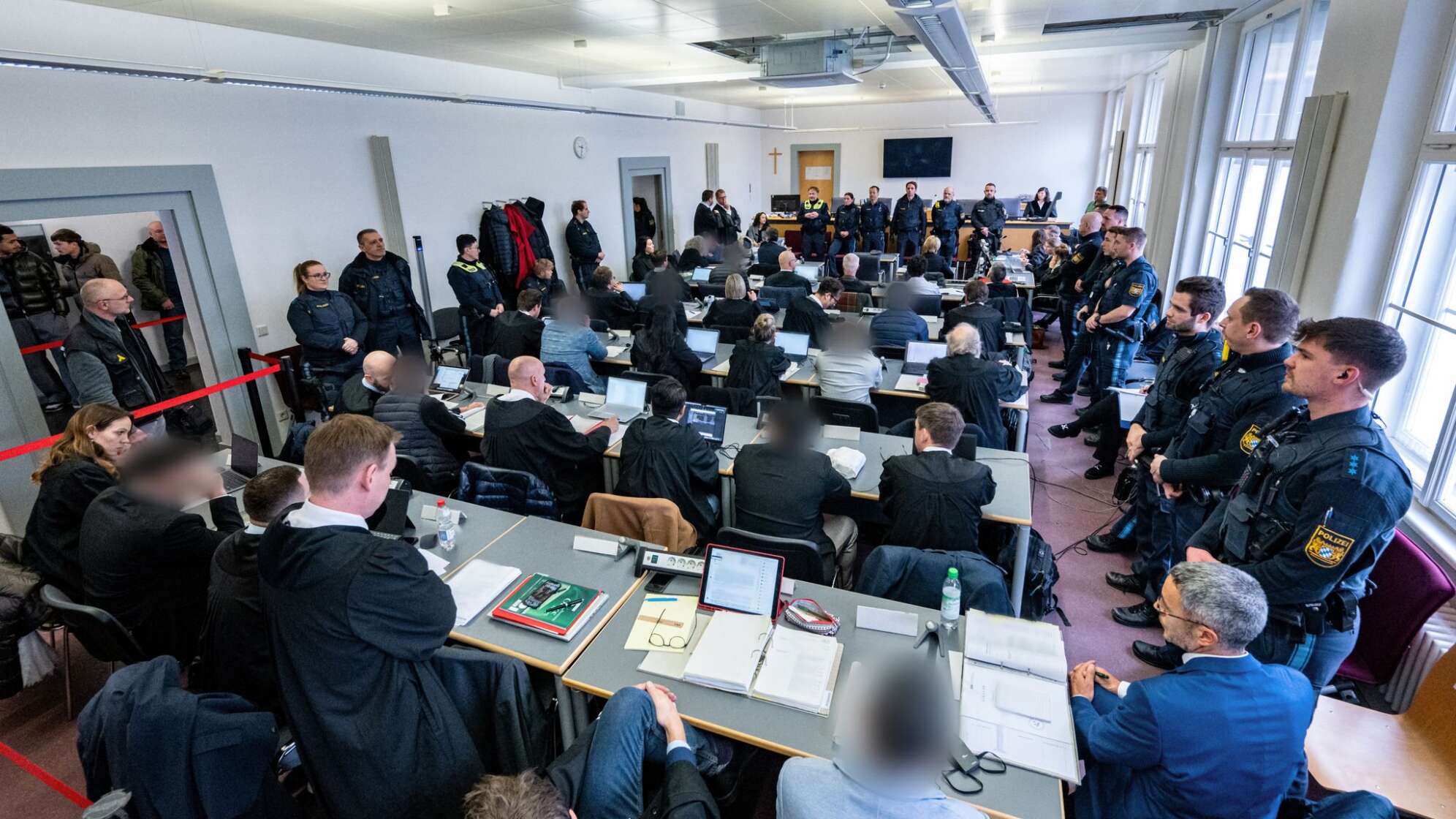 Prozess gegen elf Männer