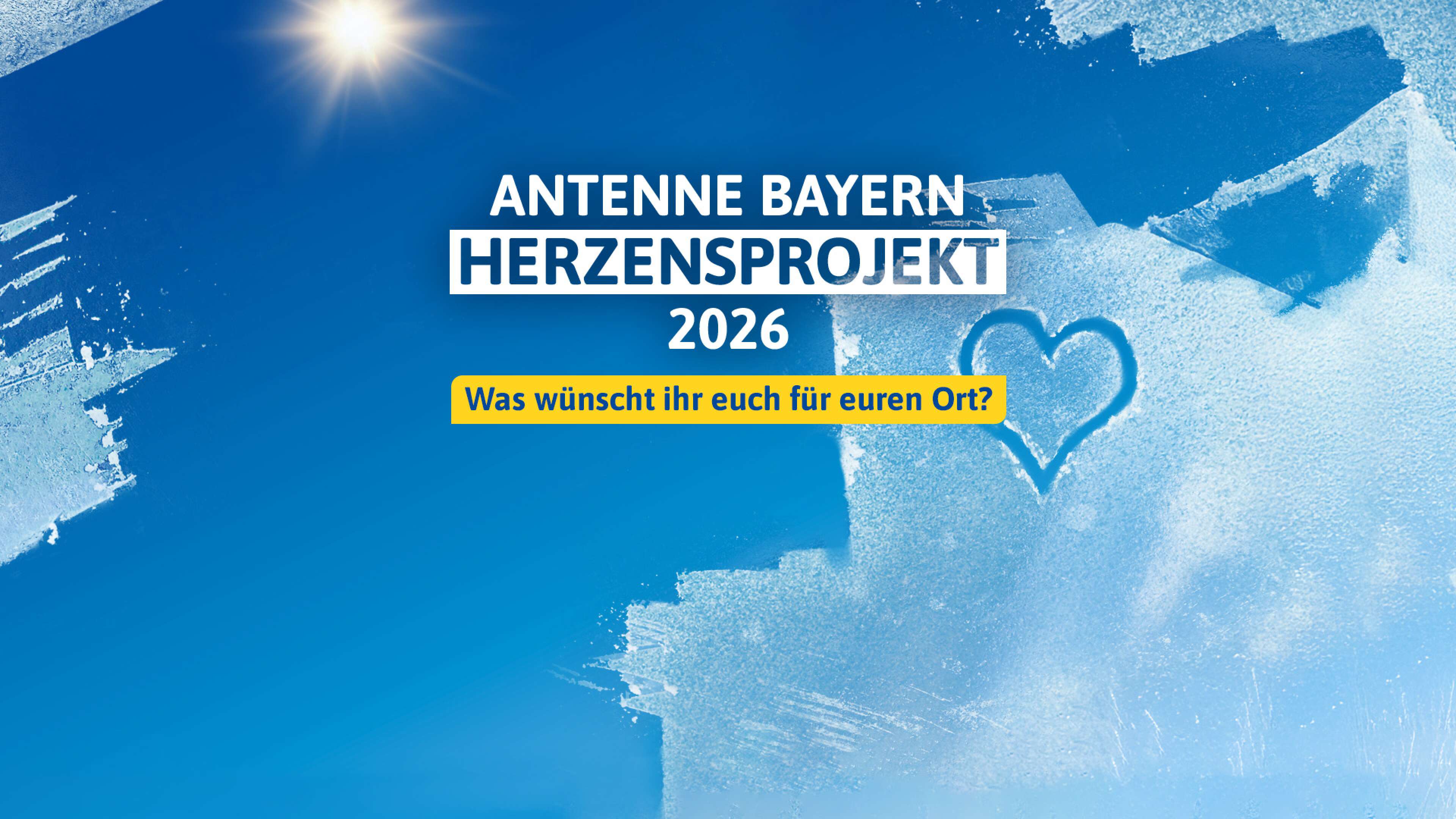 Ein Hintergrund aus blauem Himmel mit dem Effekt von frisch freigekratzten Scheiben am Rand des Bilds, dazu der Text: ANTENNE BAYERN Herzensprojekt 2026: Was wünscht ihr euch für euren Ort?