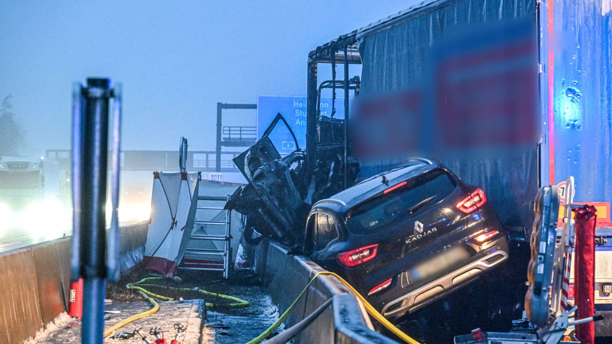 Unfall auf spiegelglatter Autobahn bei Nürnberg