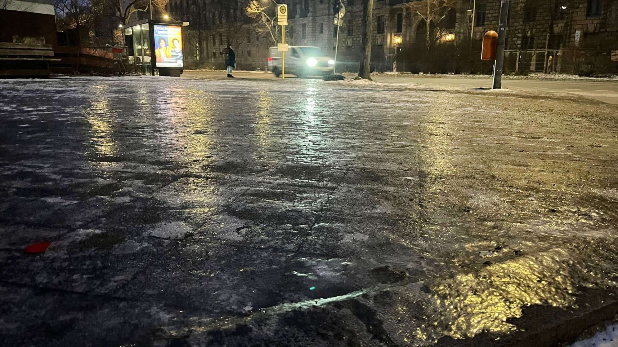 Glätte und Warnstreik in Berlin