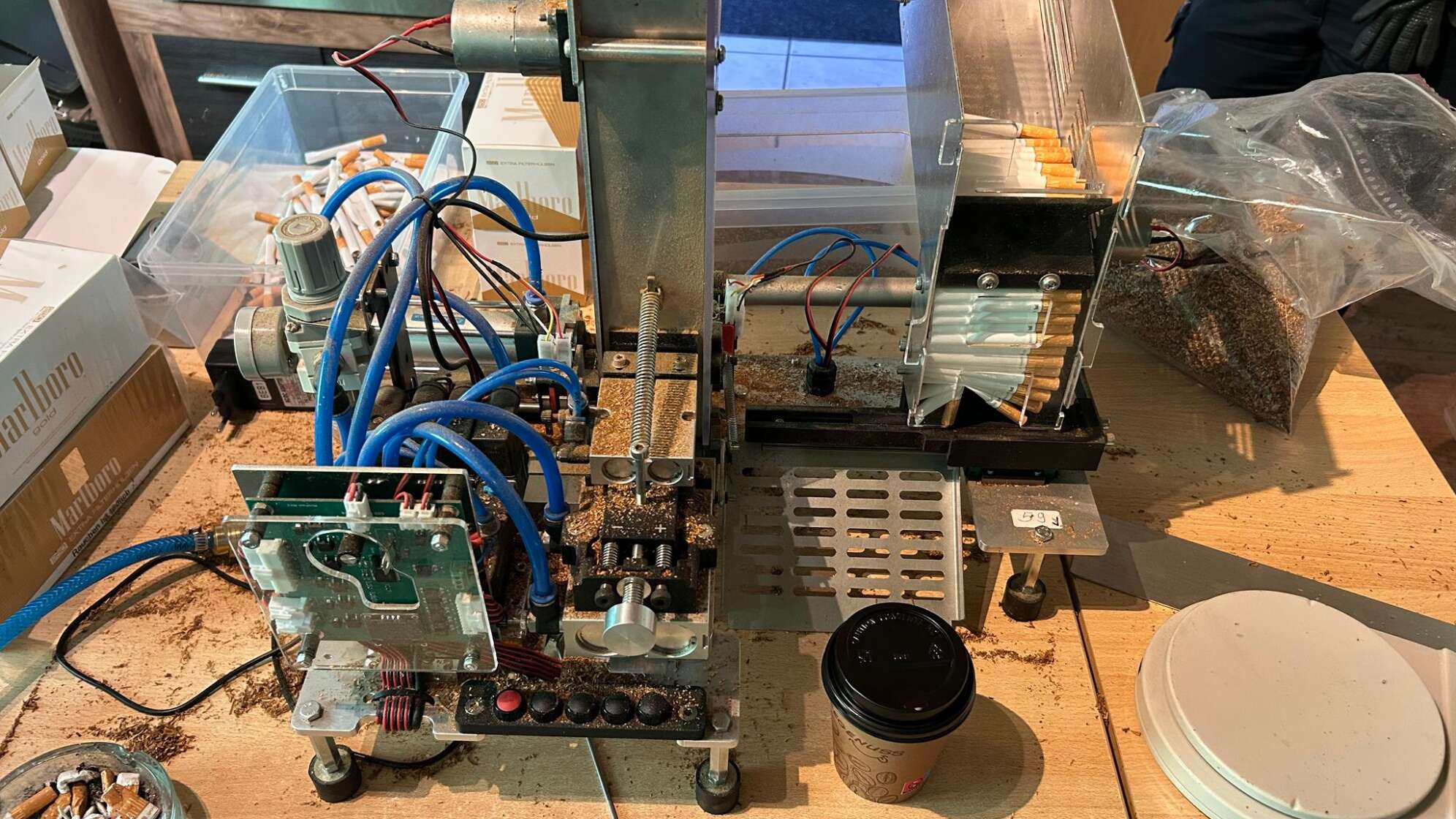 Zoll beschlagnahmt Zigarettenmaschine