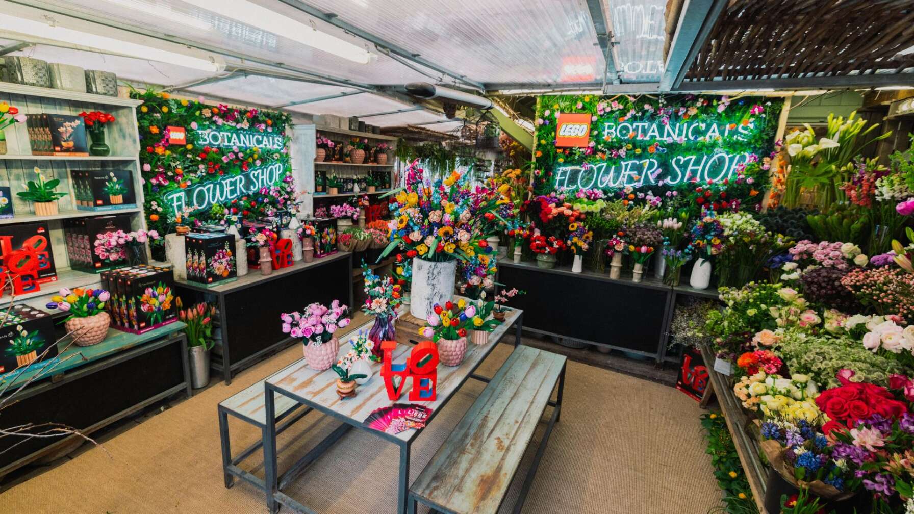 Foto des LEGO® Botanicals Pop Up Store in München am Viktualienmarkt