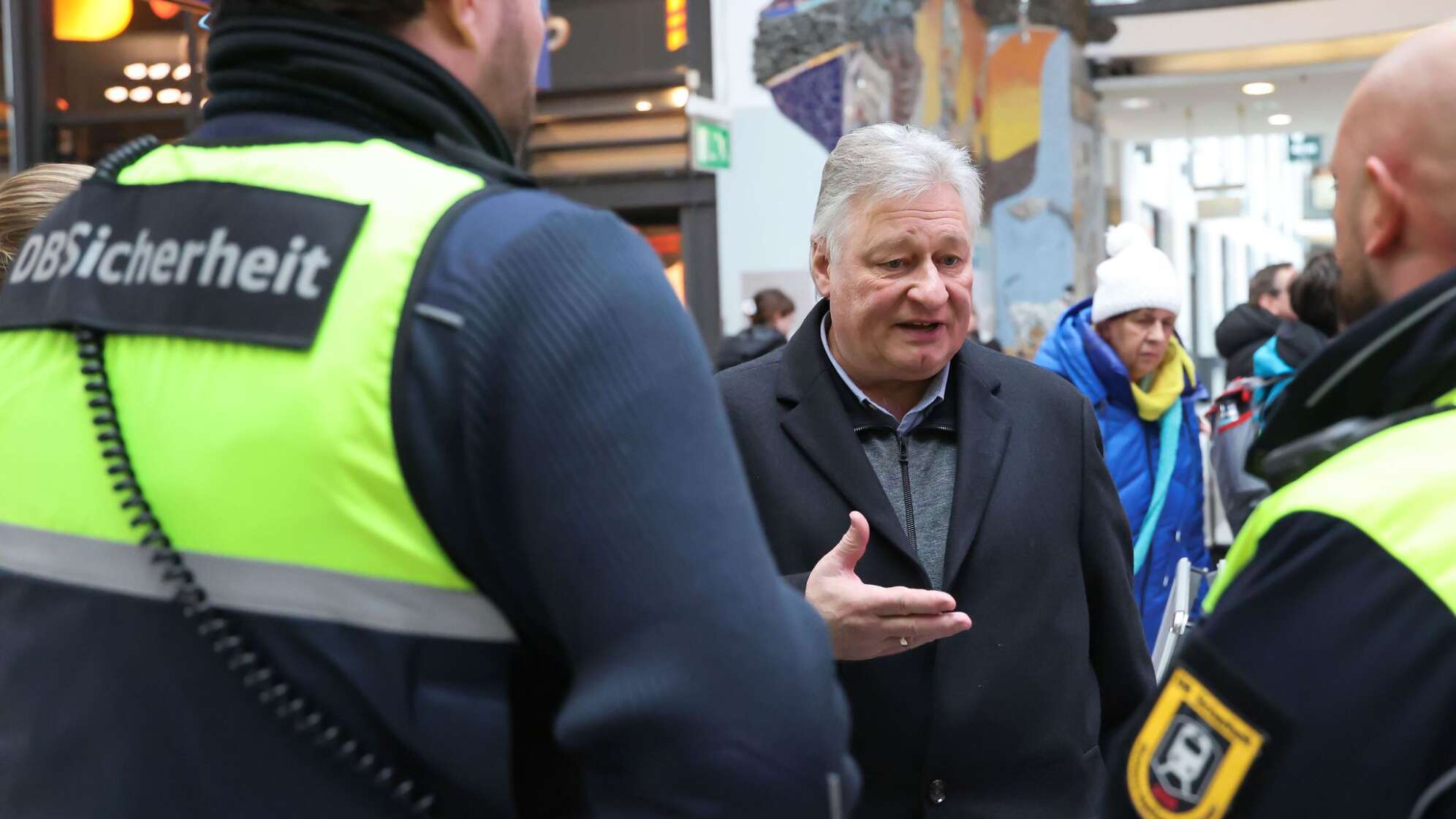 Schweigeminute für getöteten Zugbegleiter