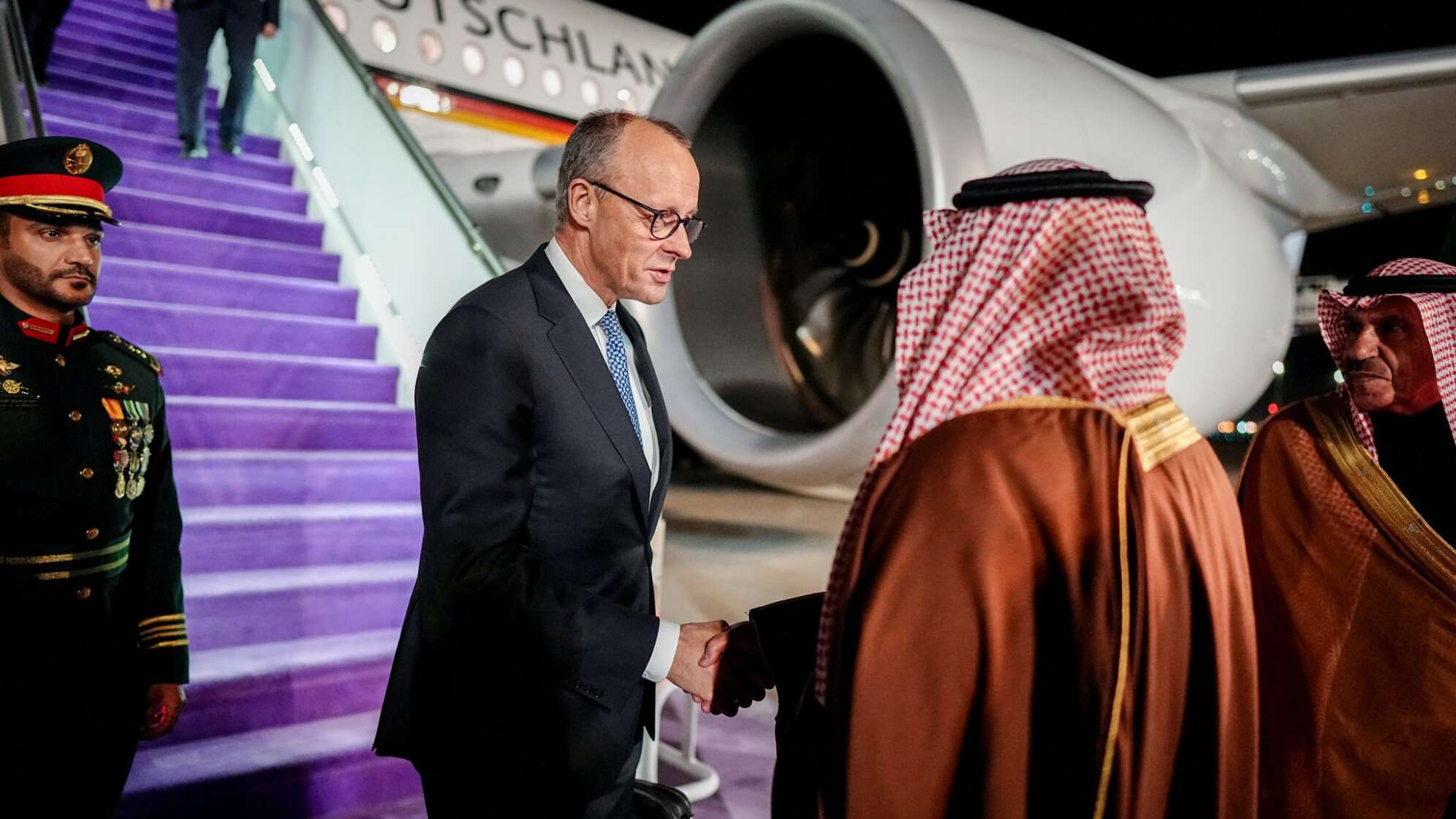 Bundeskanzler Merz reist in die Golfregion