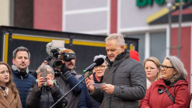 Streit um Abtreibungsverbot - Teilerfolg für Chefarzt