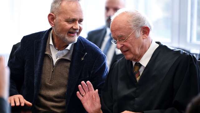 Streit um Abtreibungsverbot - Teilerfolg für Chefarzt