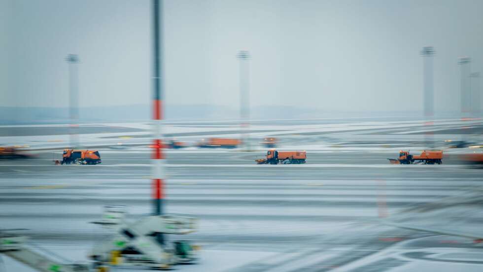 Blitzeis am BER: Flughafen stellt den Betrieb ein