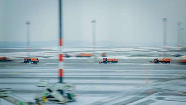 Blitzeis am BER: Flughafen stellt den Betrieb ein
