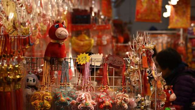 «Weinendes Pferd» und Film-Bösewicht: China feiert Neujahr