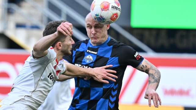 Paderborn zittert sich in Überzahl zum Sieg gegen Nürnberg