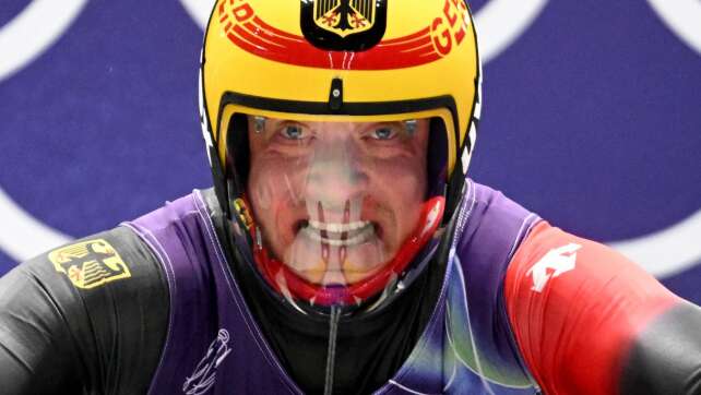 Rodler Langenhan auf Goldkurs - Loch weit zurück