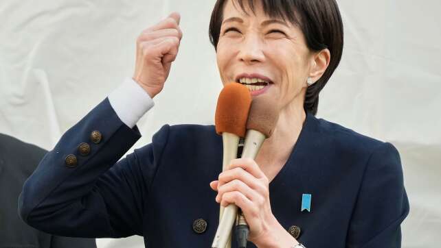 Japans neue Regierungschefin erringt Wahlsieg