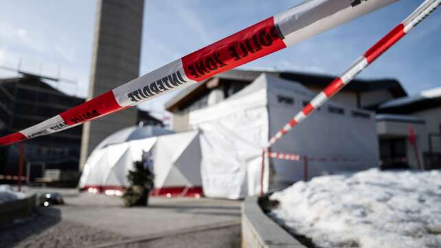 Brand an Crans-Montana-Gedenkort wohl durch Kerzen