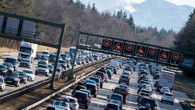Faschingsferien starten – ADAC warnt vor Stau Richtung Alpen