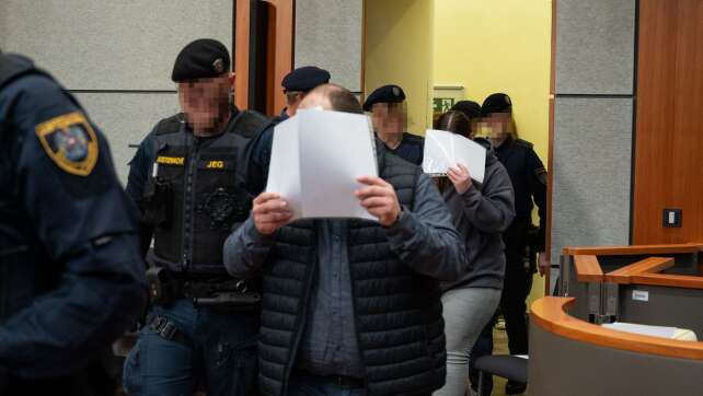 Eltern ließen Dreijährigen verhungern - lebenslange Haft