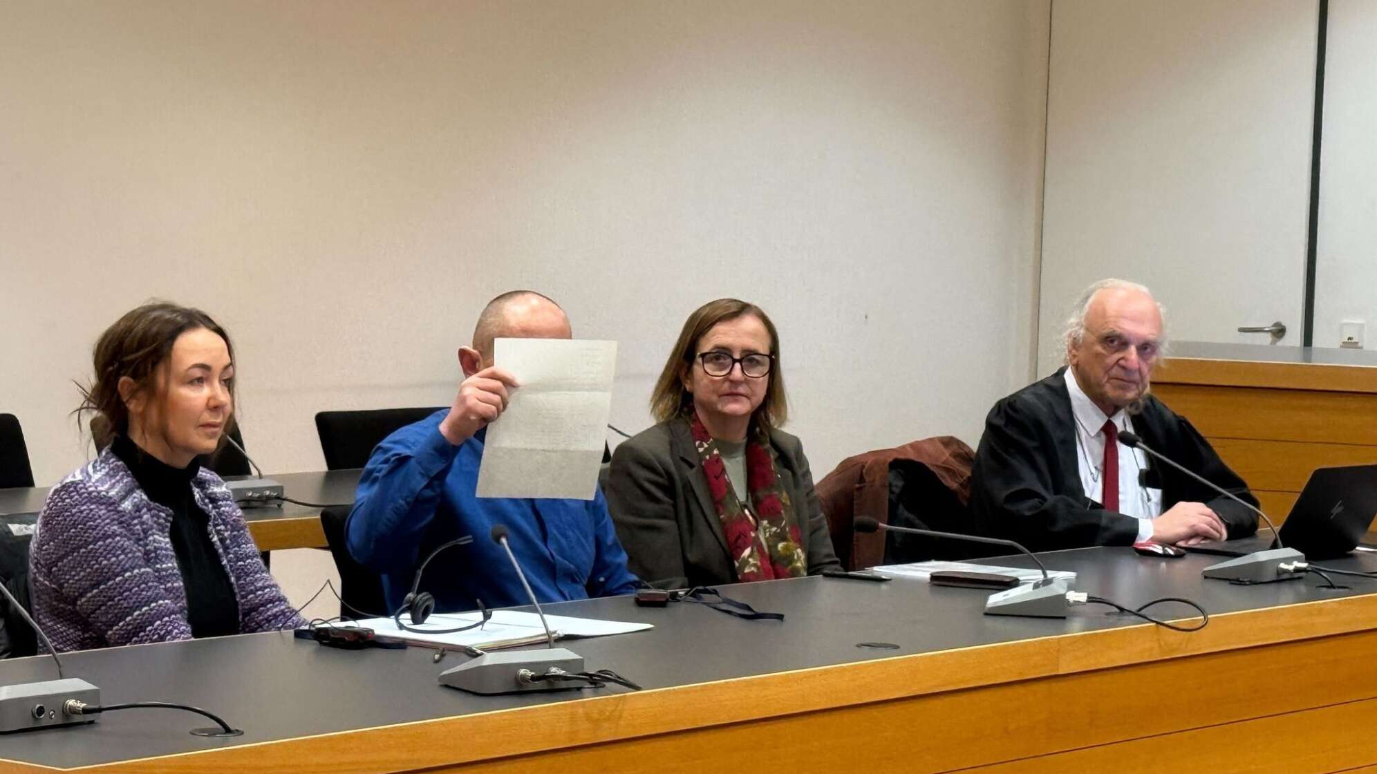 Mann soll alte Menschen in Krankenhäusern bestohlen haben