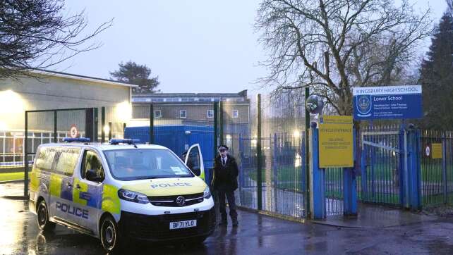 Zwei Jungen an Londoner Schule niedergestochen