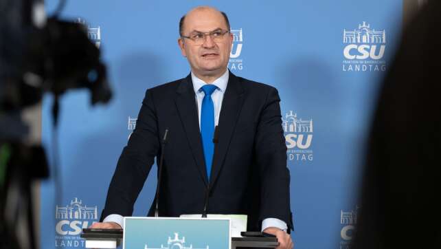 Füracker: Bayerns Beamte werden verfassungskonform bezahlt