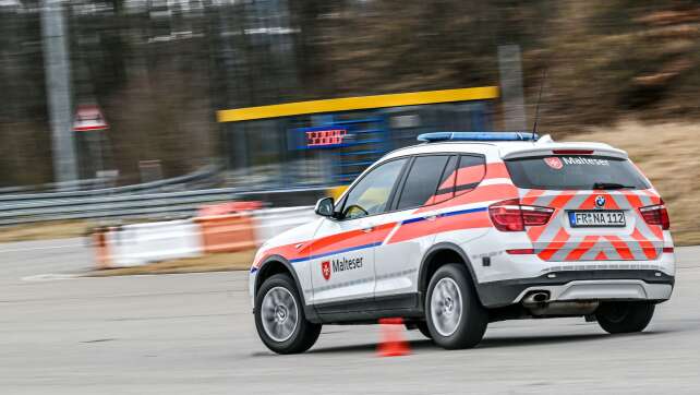 Rallye-Legende schult Rettungskräfte im sicheren Fahren