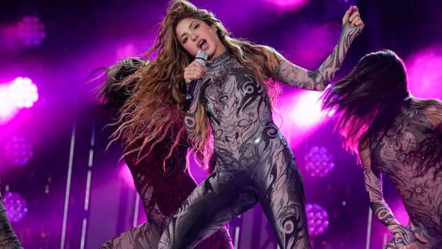 Shakira gibt Gratiskonzert an der Copacabana