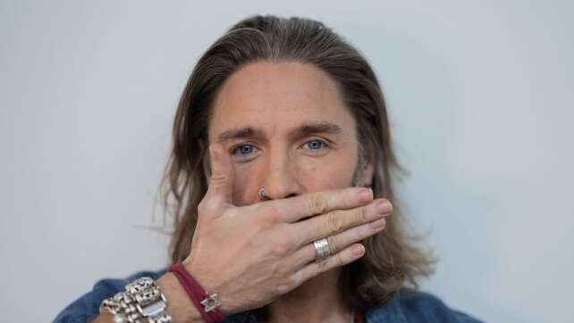 Ofarim ärgert sich über eigene Äußerungen zum Prozess