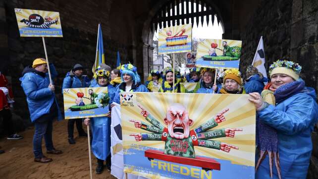 Kölner Rosenmontagszug gestartet