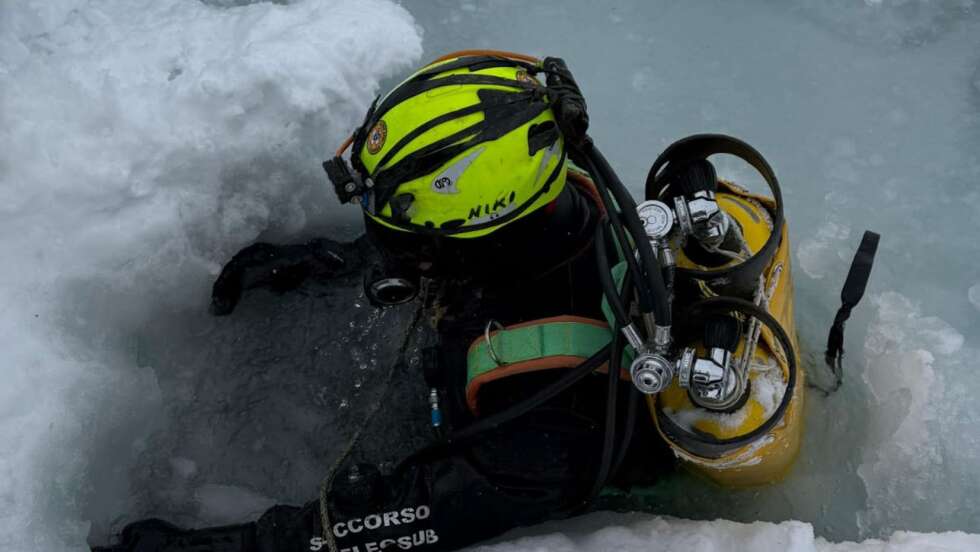 Lawine reißt Schneemobil-Fahrer in See