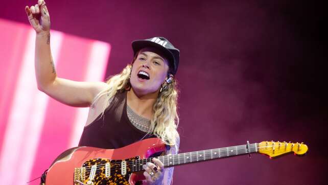 Stimmband-Blutung: Tash Sultana verschiebt Tour