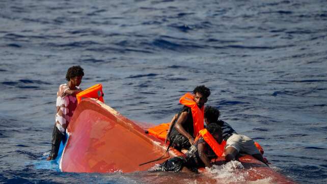 Mehr als ein Dutzend Leichen an Italiens Küsten angeschwemmt