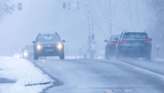Schneefall und gefrierende Nässe - Glatte Straßen möglich
